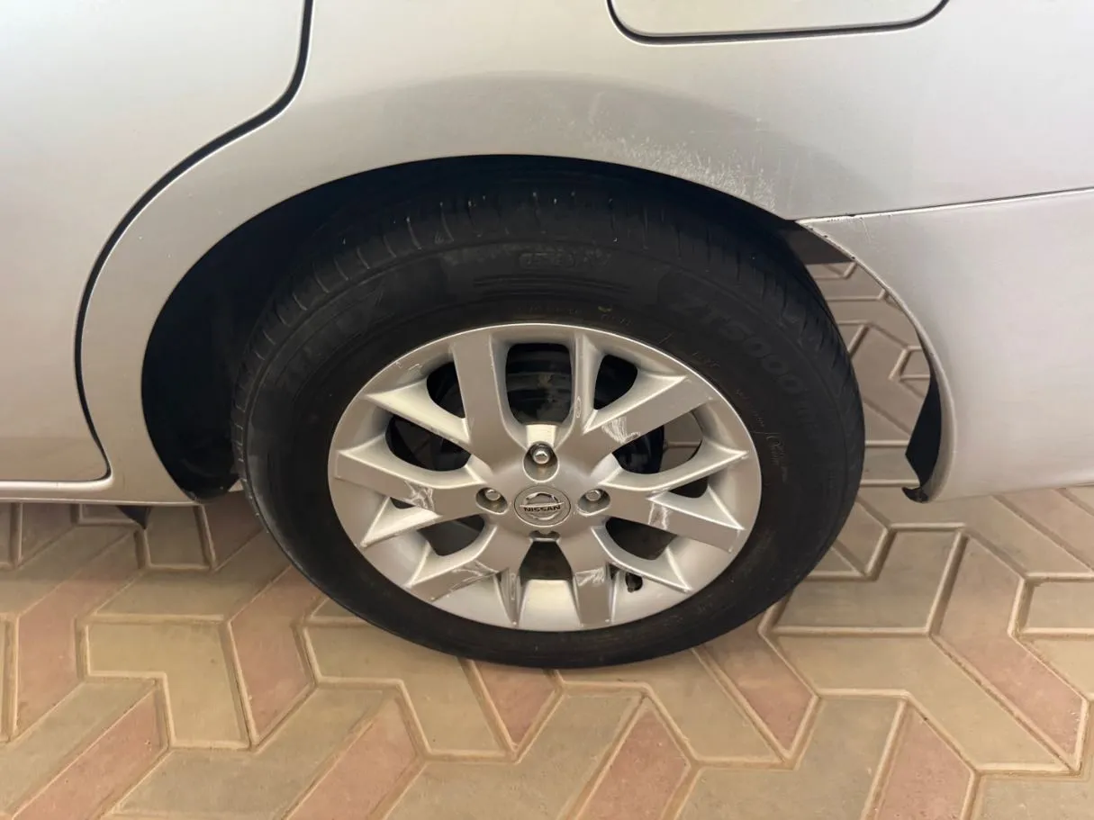 Car image 8