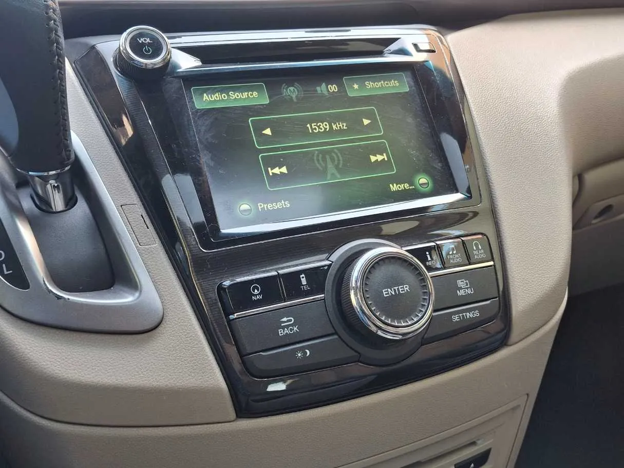 Car image 19