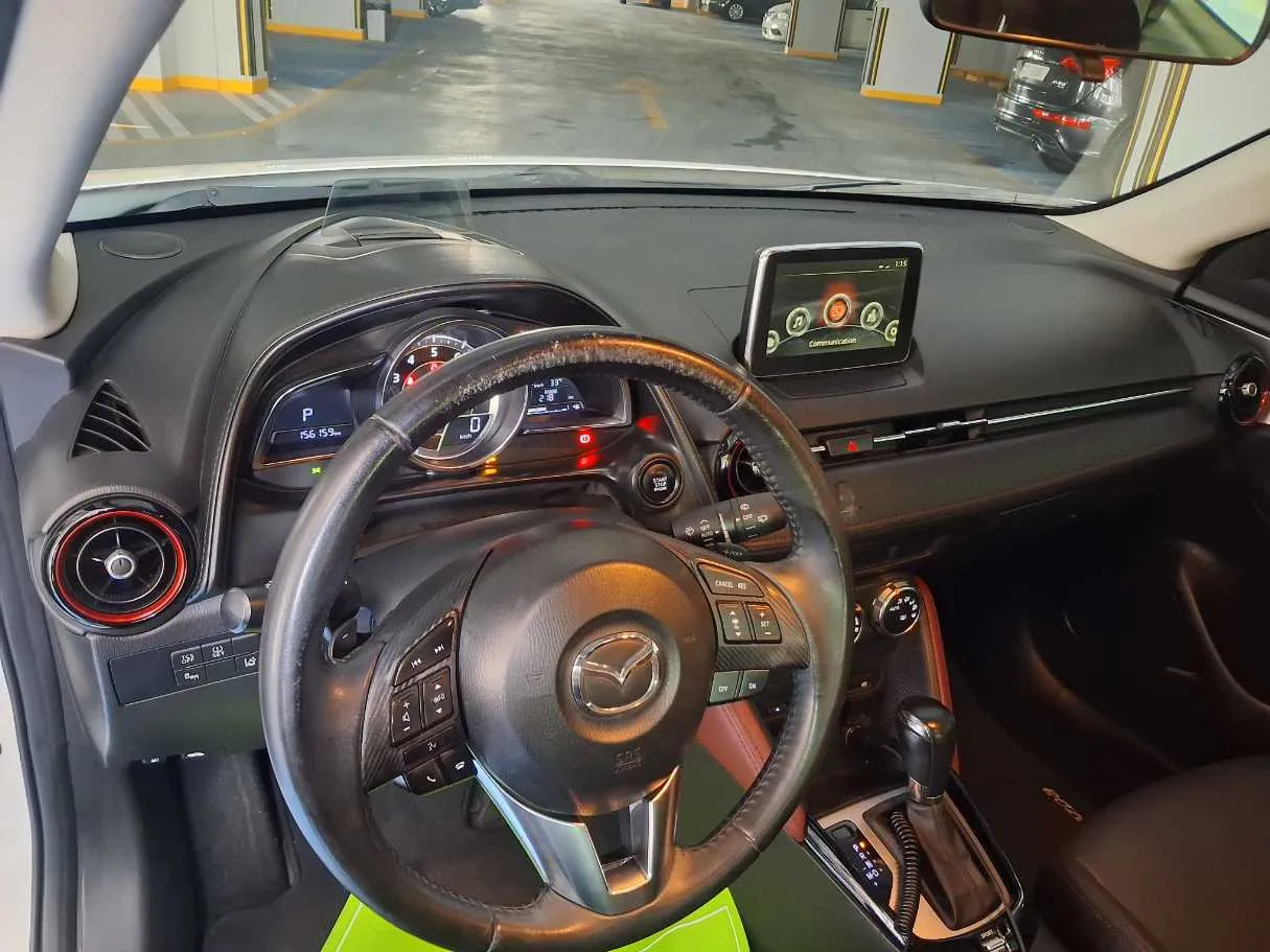 Car image 12