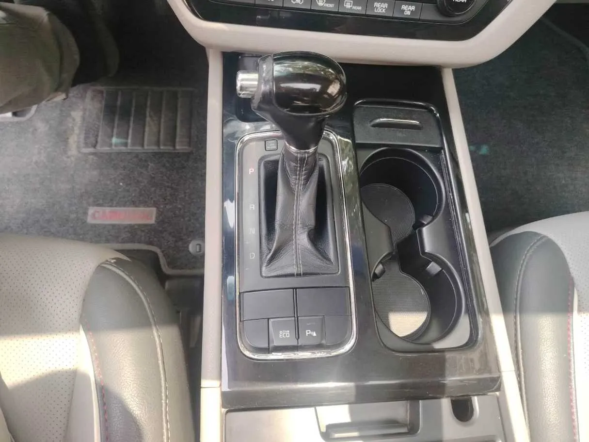 Car image 23
