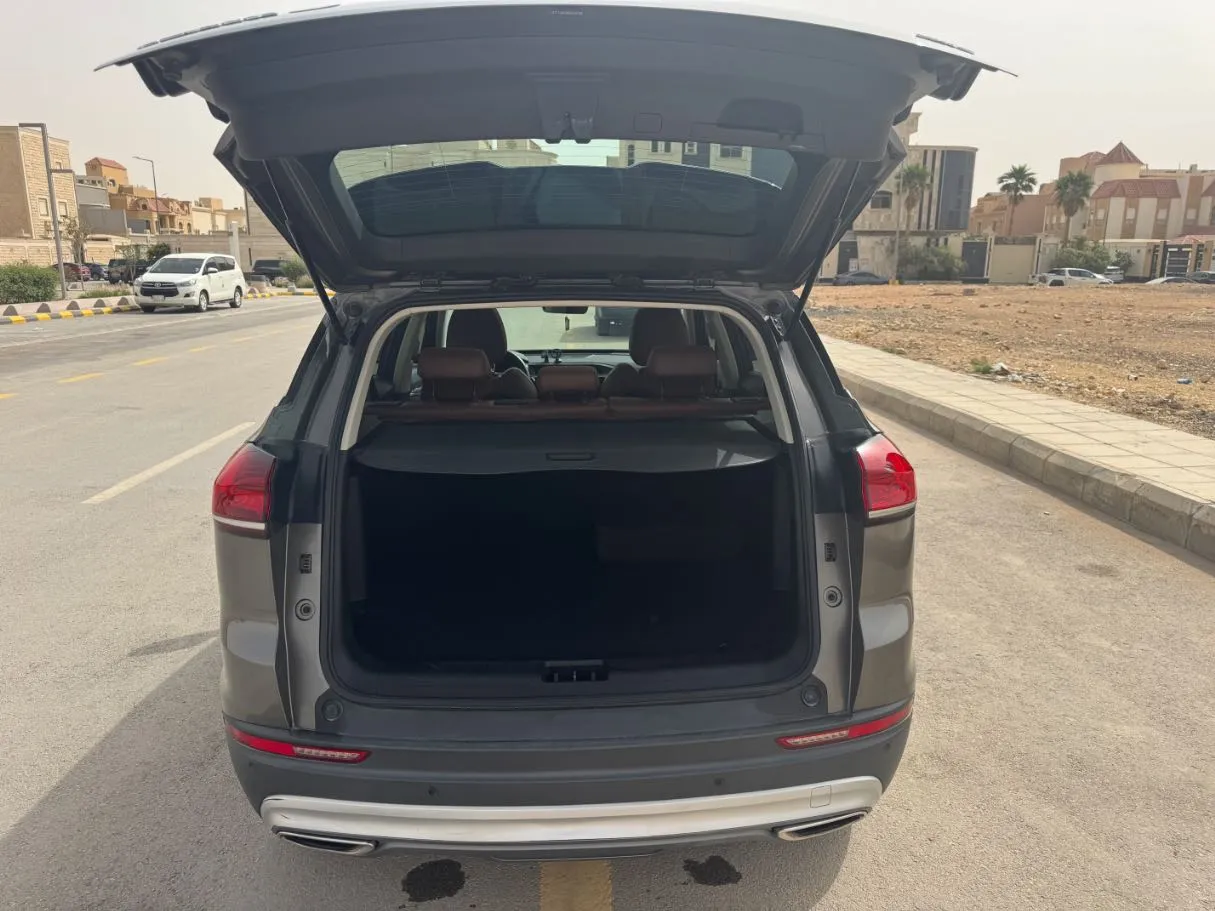Car image 14