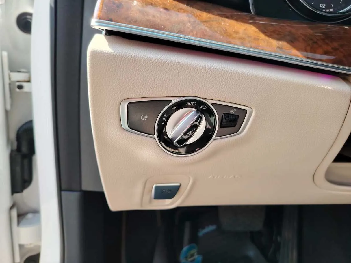 Car image 33