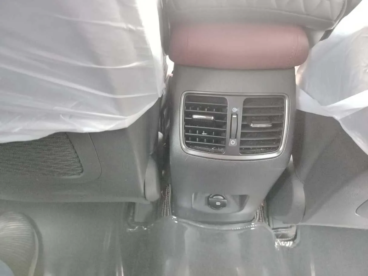 Car image 36
