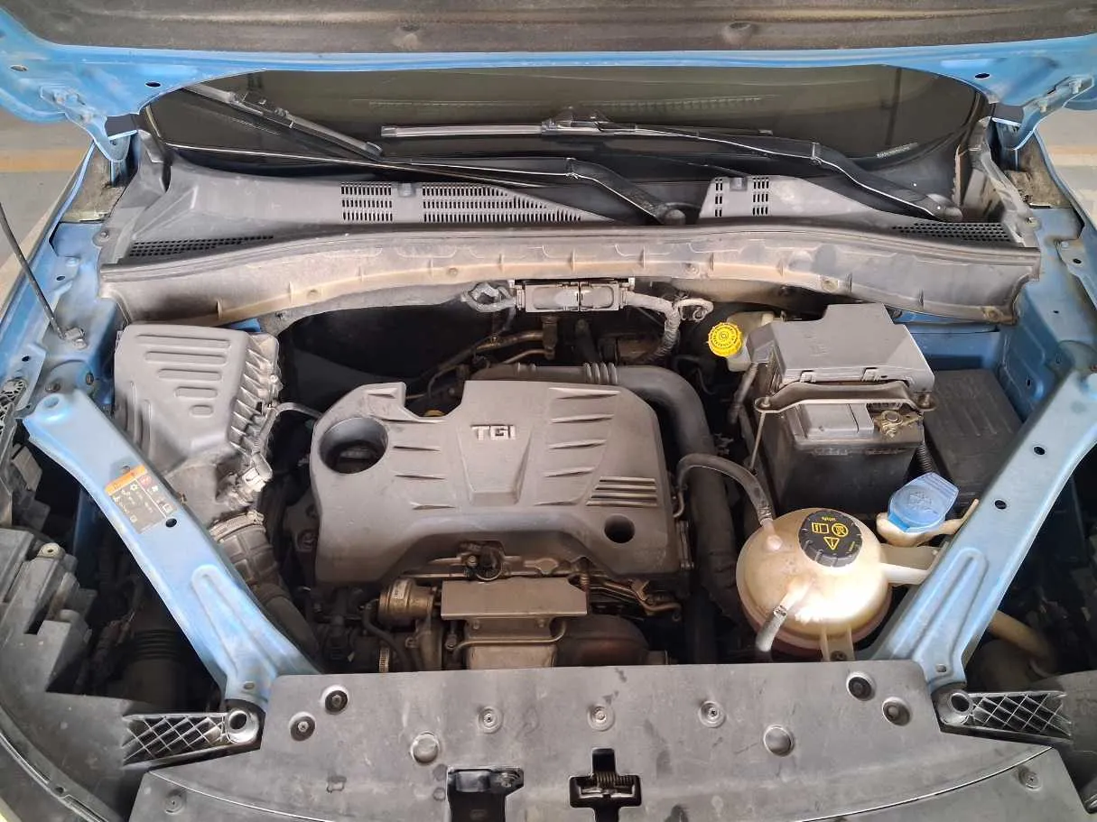 Car image 18