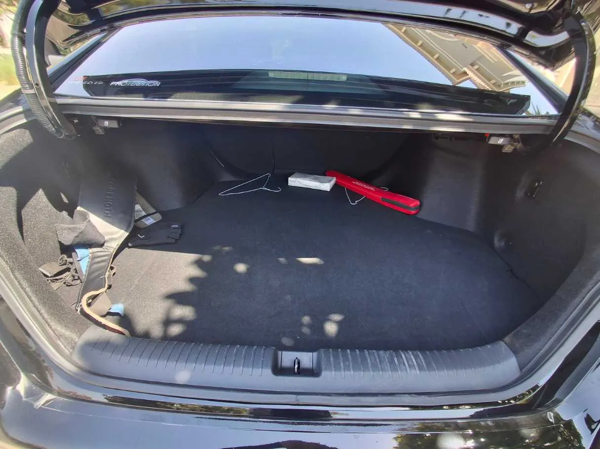 Car image 19
