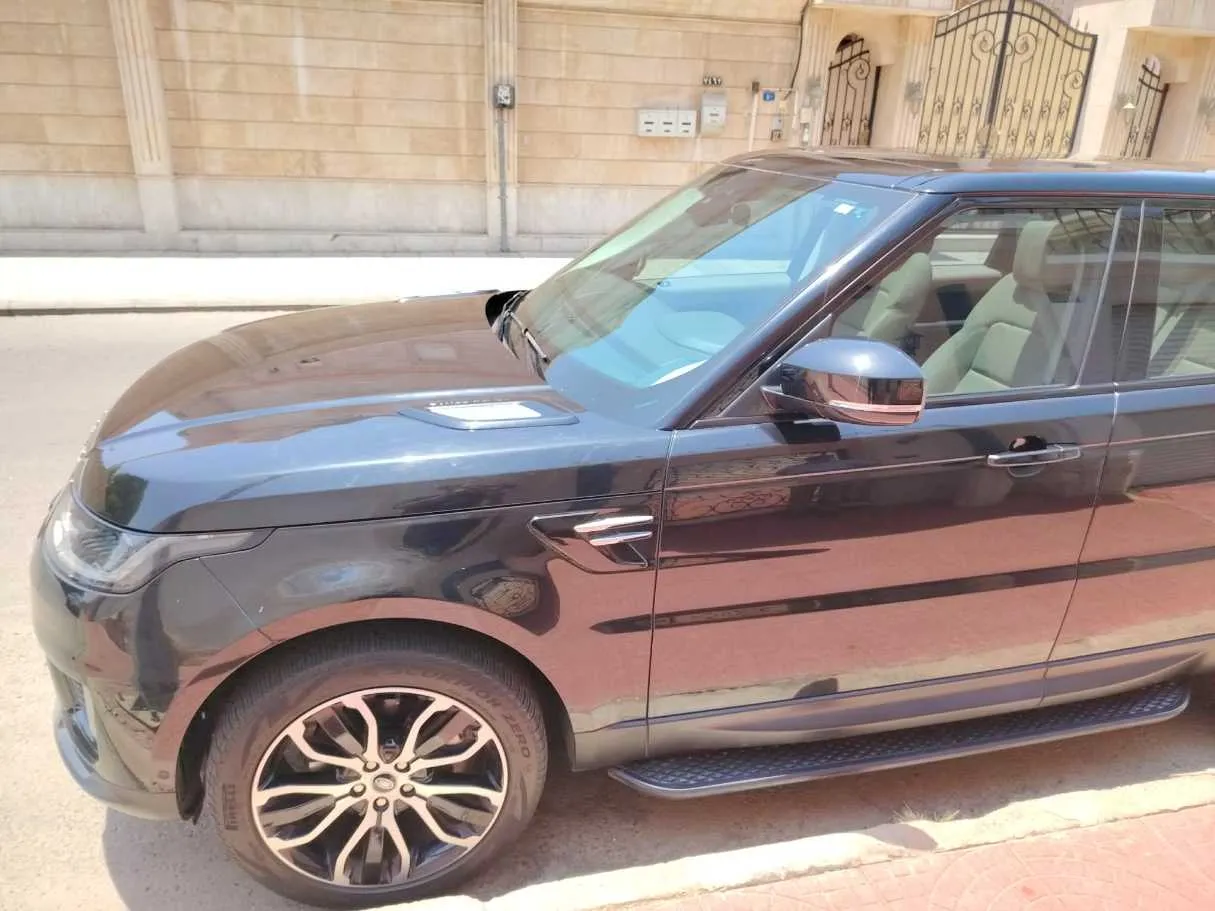 Car image 9