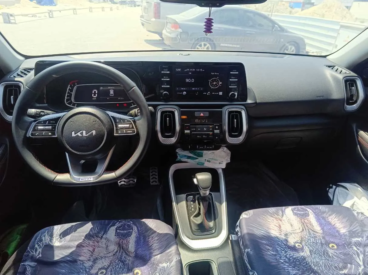 Car image 18