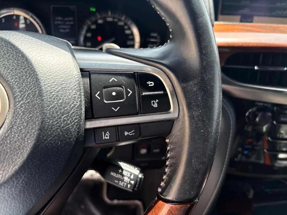 Car image 28