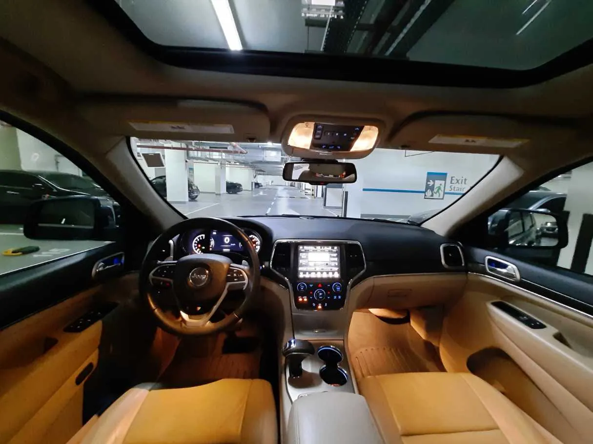 Car image 17