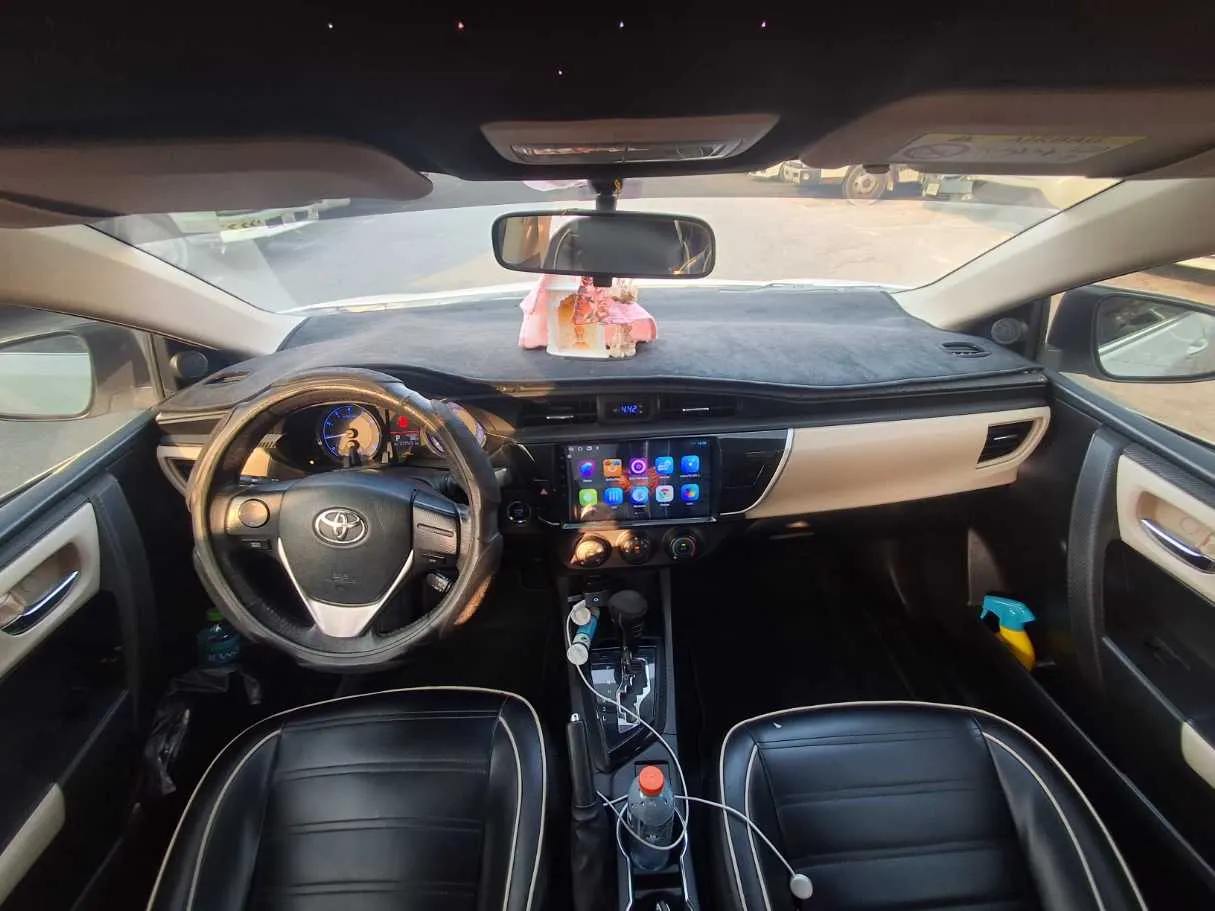 Car image 14