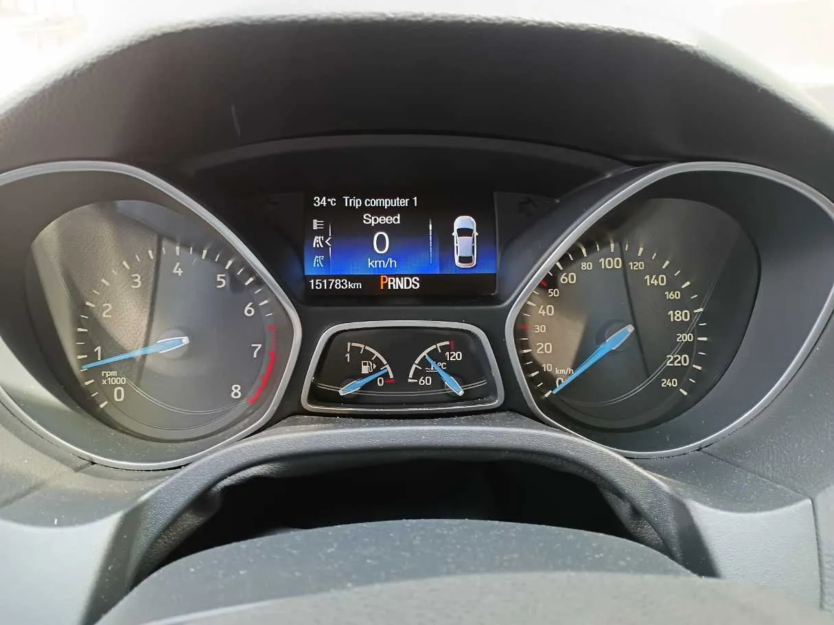 Car image 14