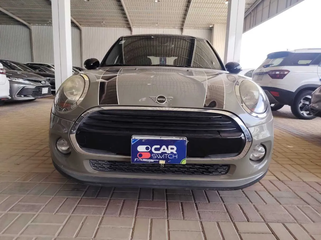 Car image 2