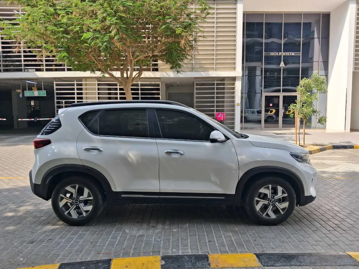Car image 8