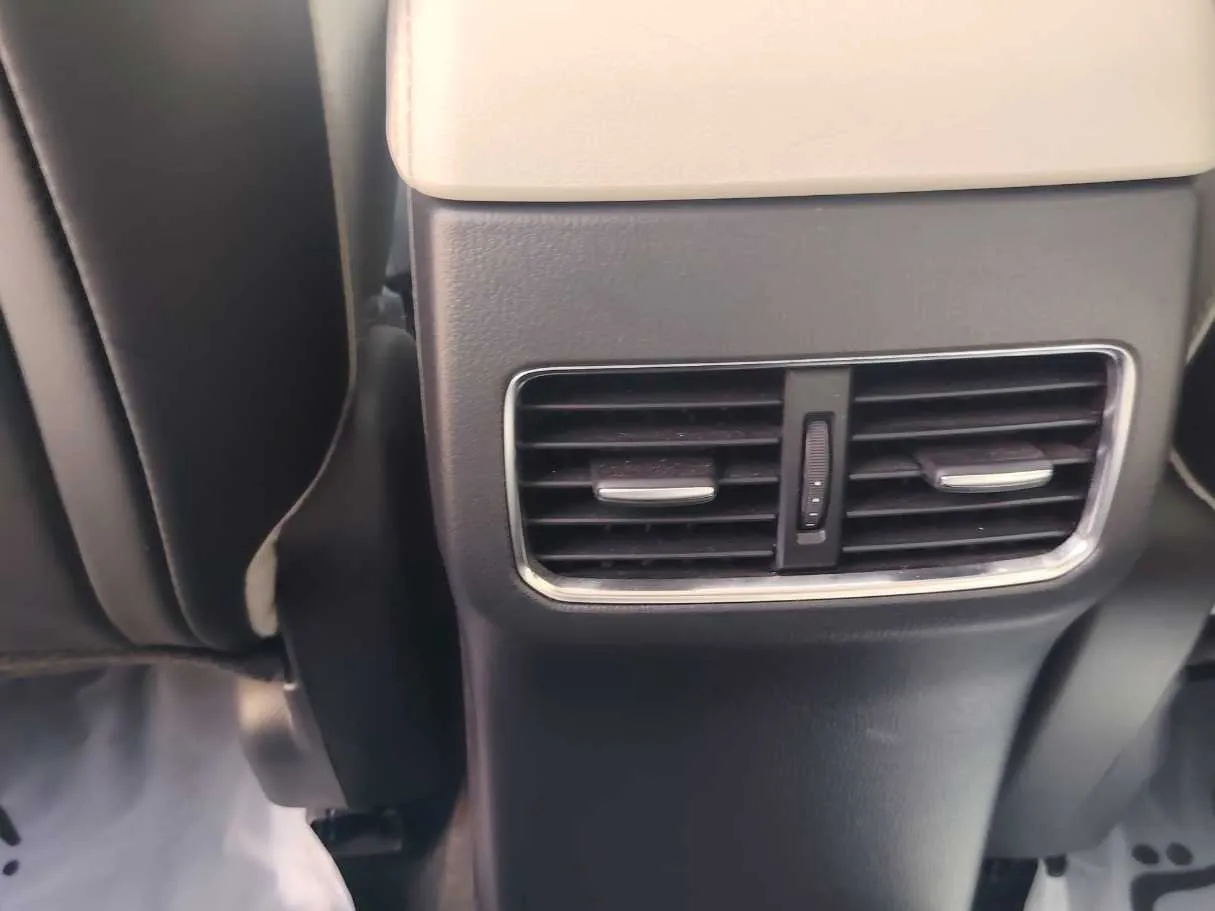 Car image 33