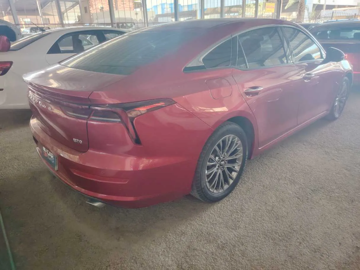 Car image 5