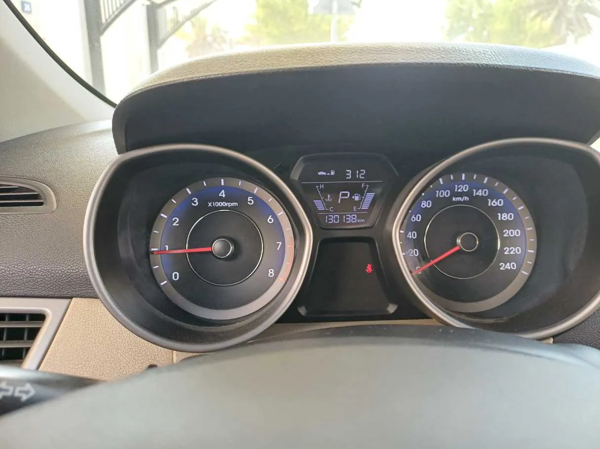 Car image 19