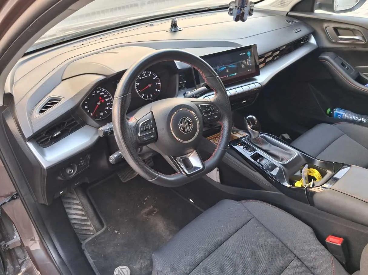 Car image 11