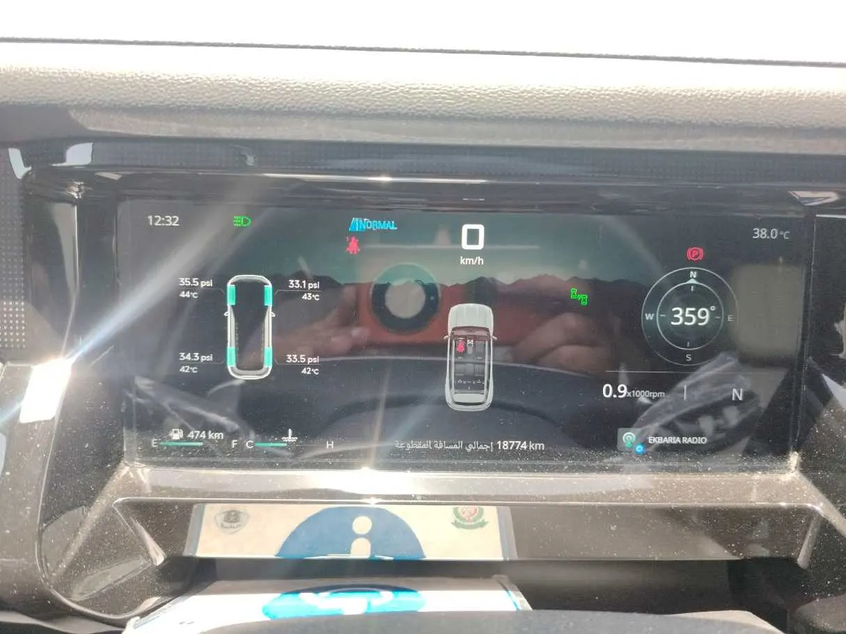Car image 30