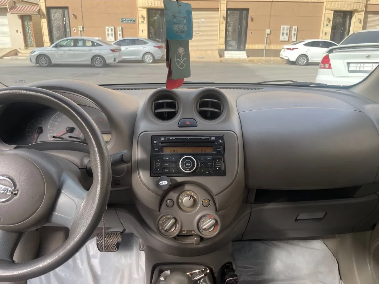 Car image 19