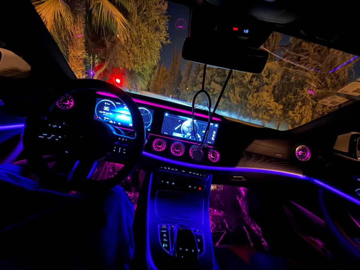 Car image 12