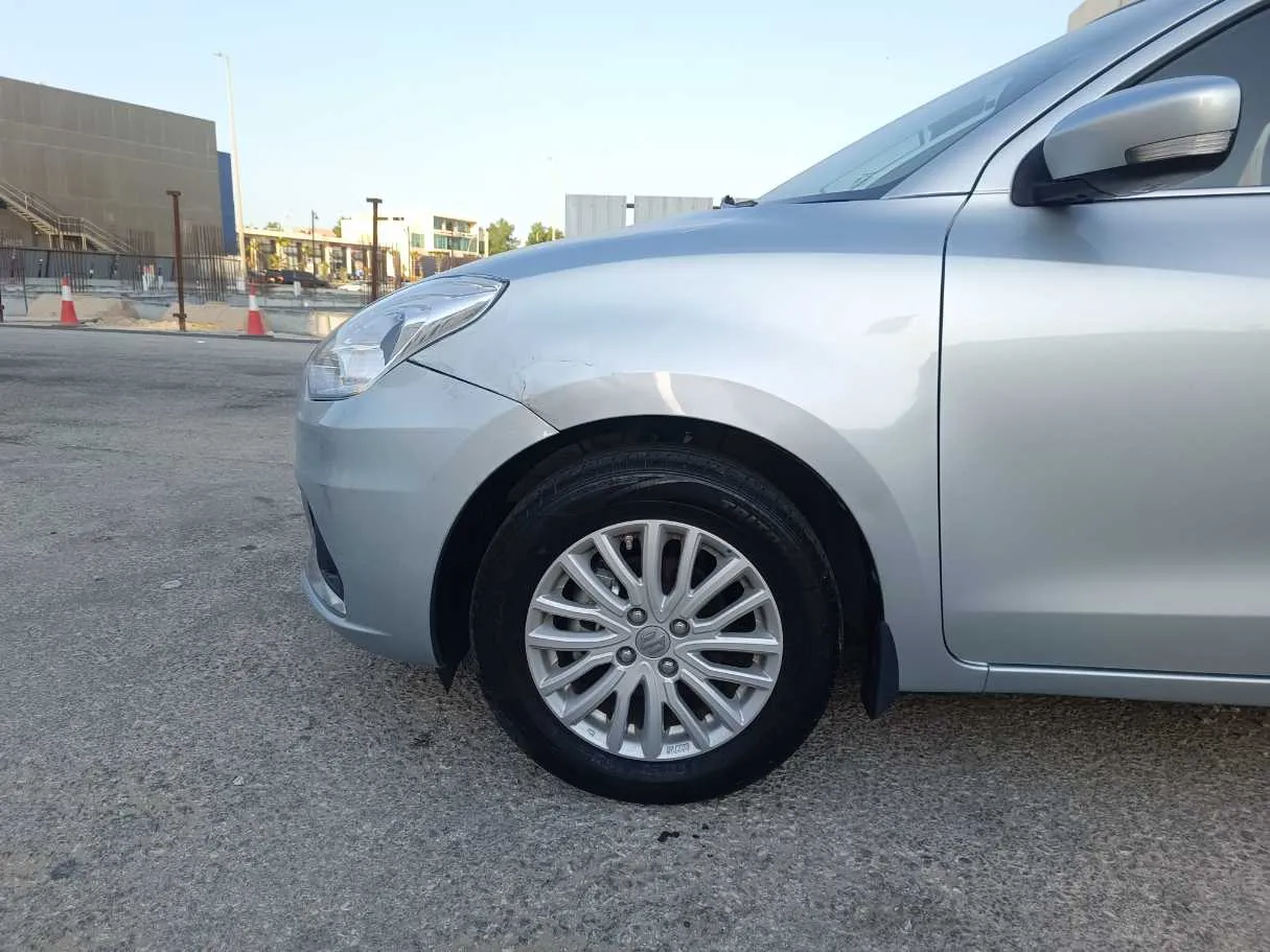 Car image 9