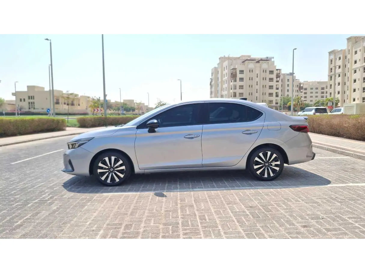 Car image 8
