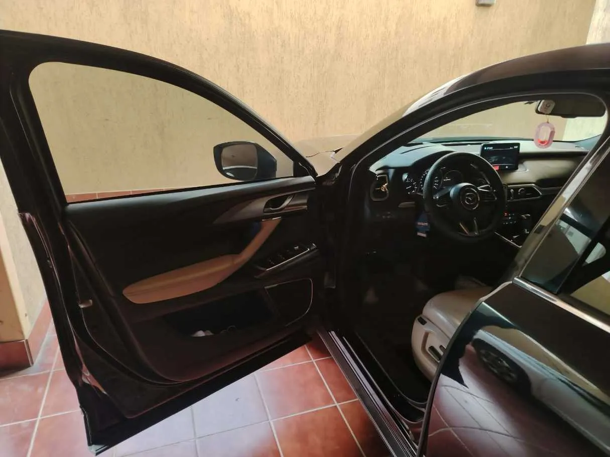 Car image 12