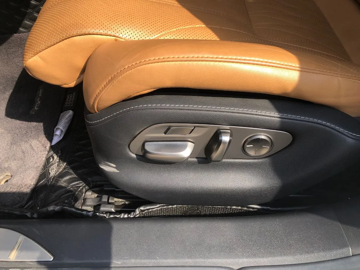 Car image 23