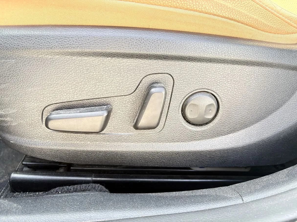 Car image 28