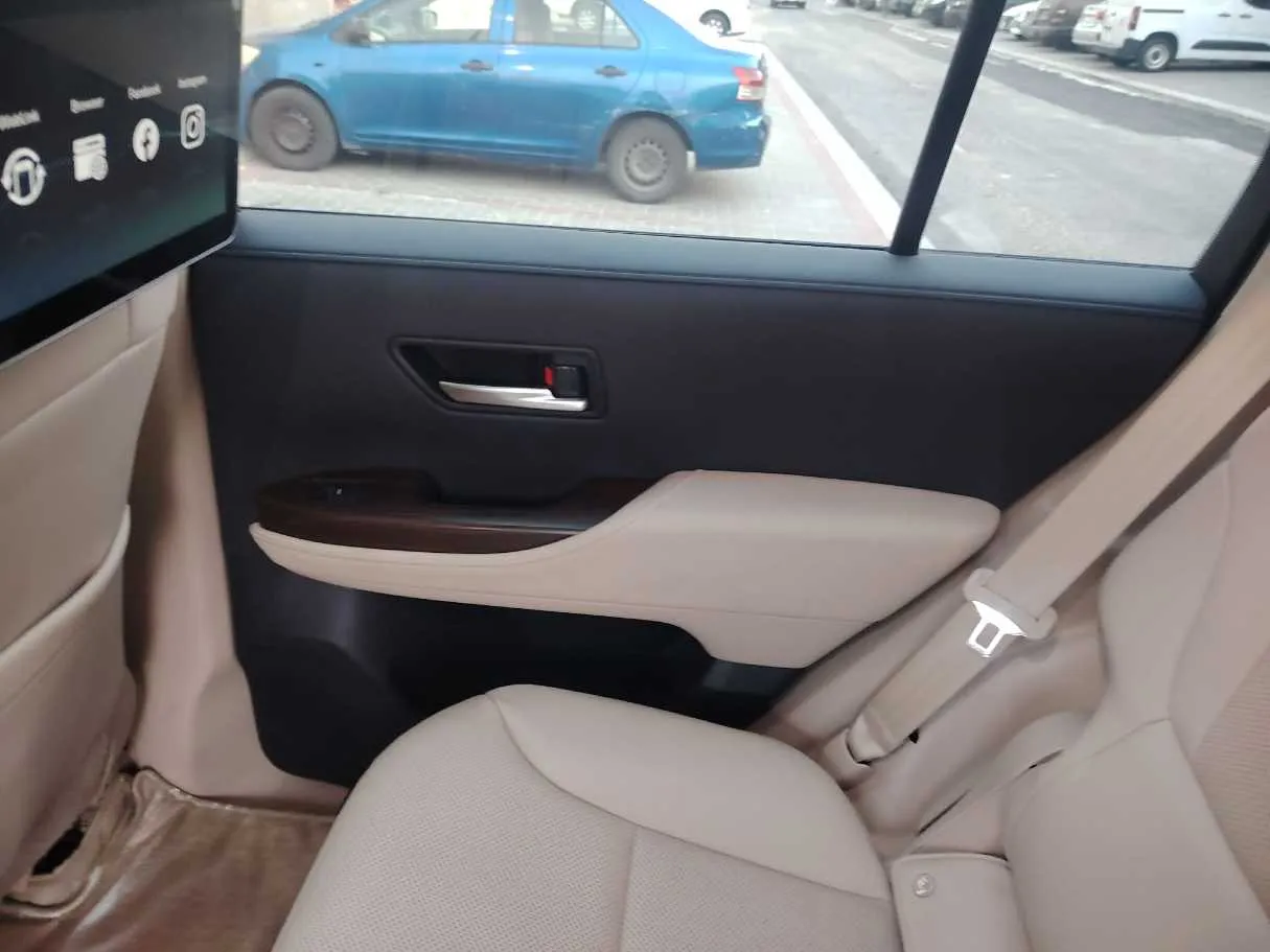 Car image 44