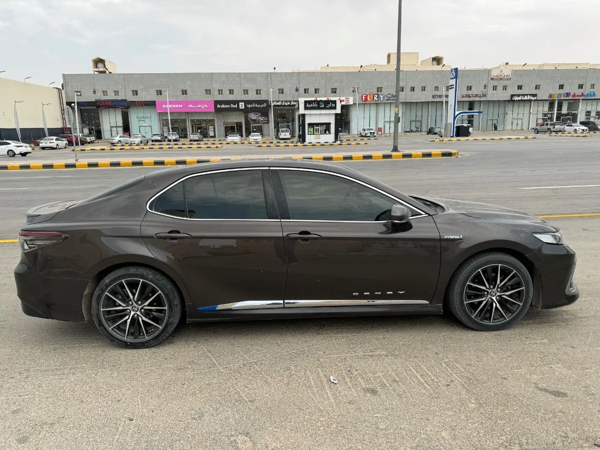 Car image 4
