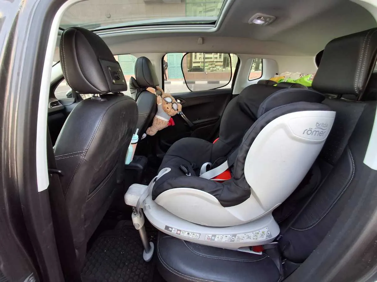 Car image 13