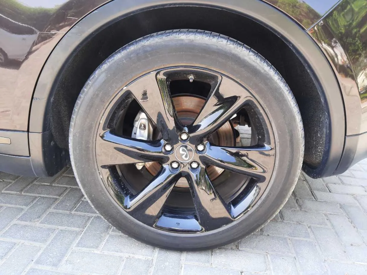 Car image 9