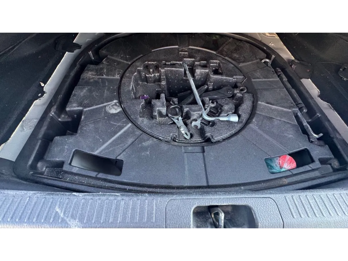 Car image 25