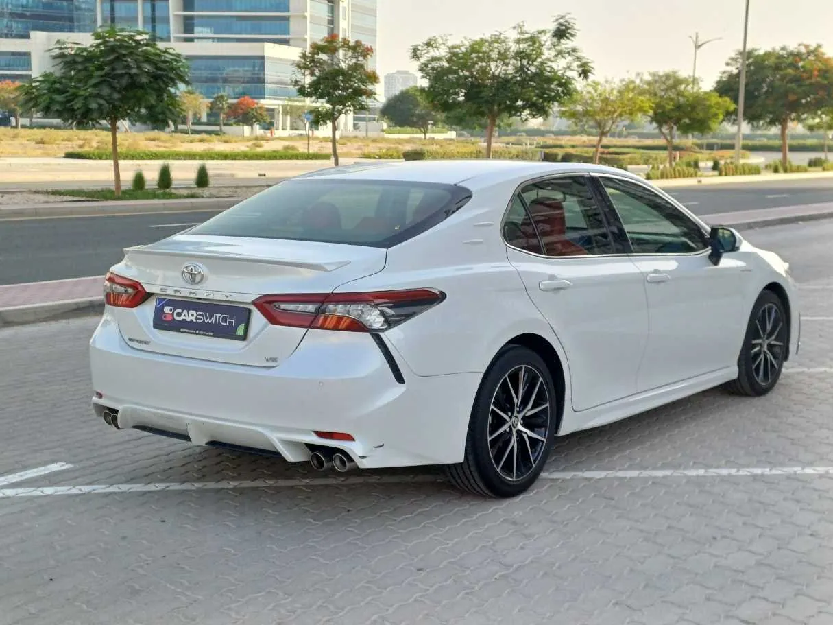 Car image 5