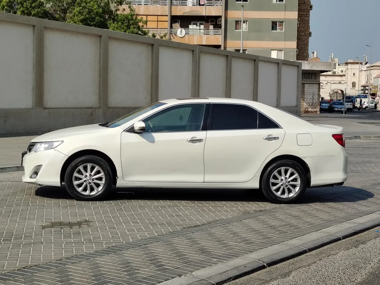 Car image 8