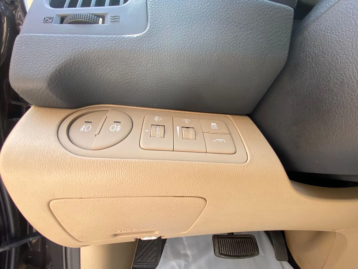 Car image 27