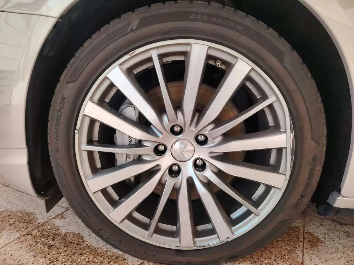 Car image 10