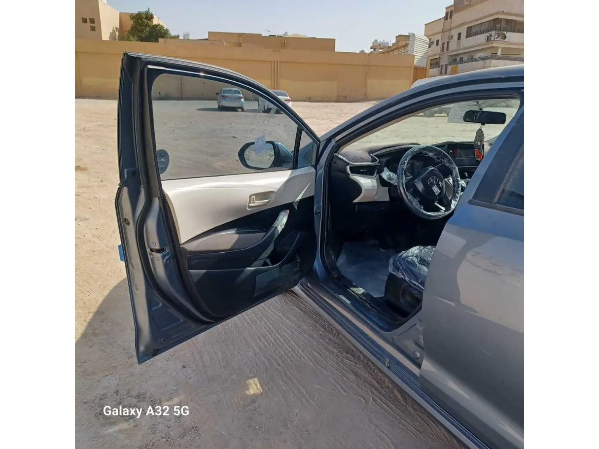Car image 10