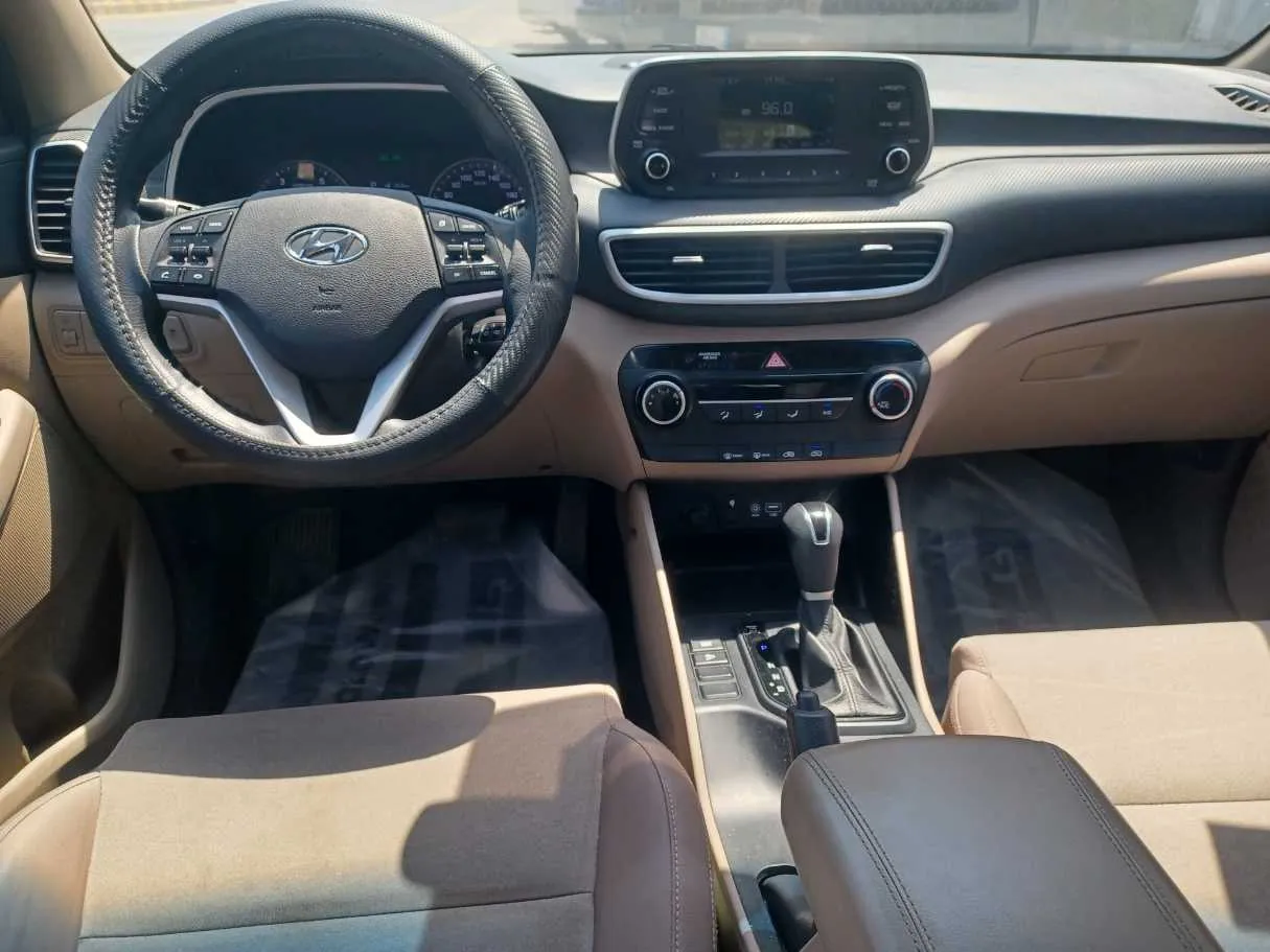 Car image 17
