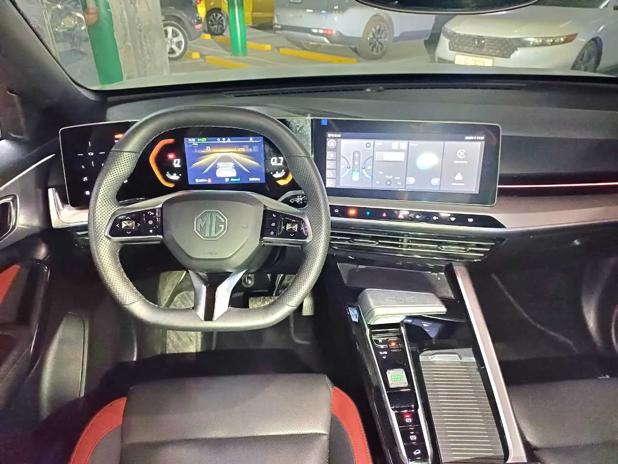Car image 16