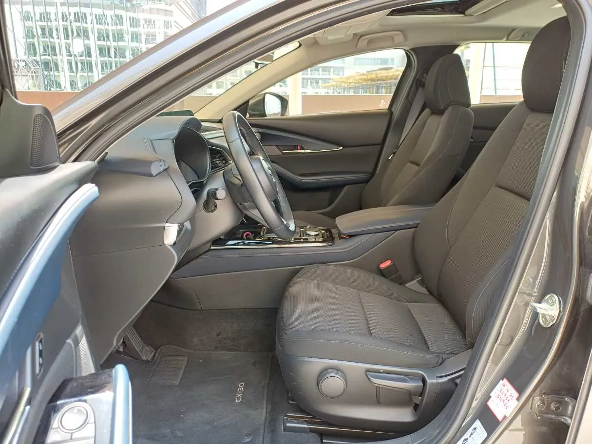Car image 12