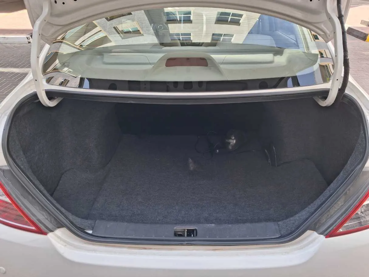 Car image 20