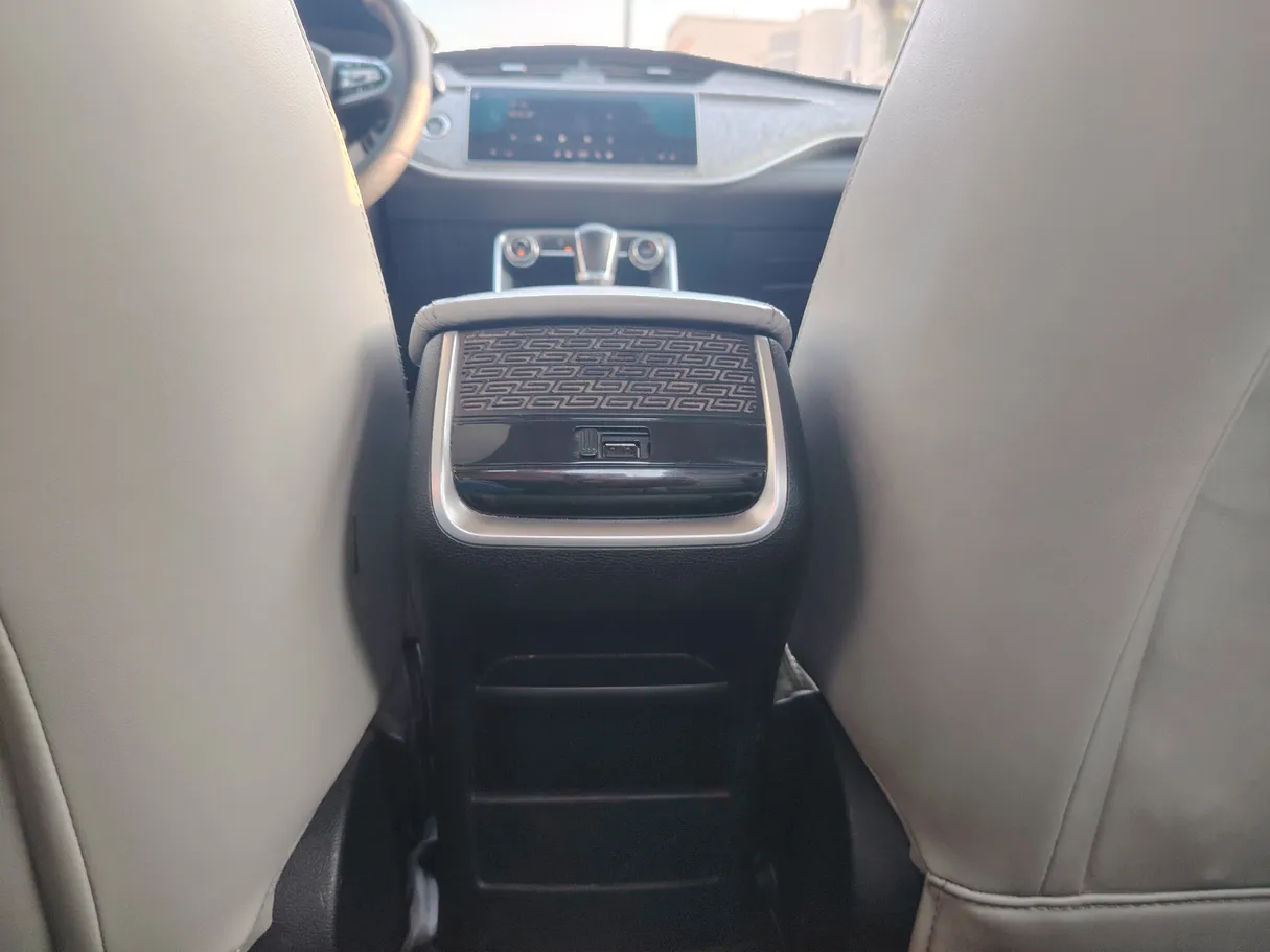 Car image 26