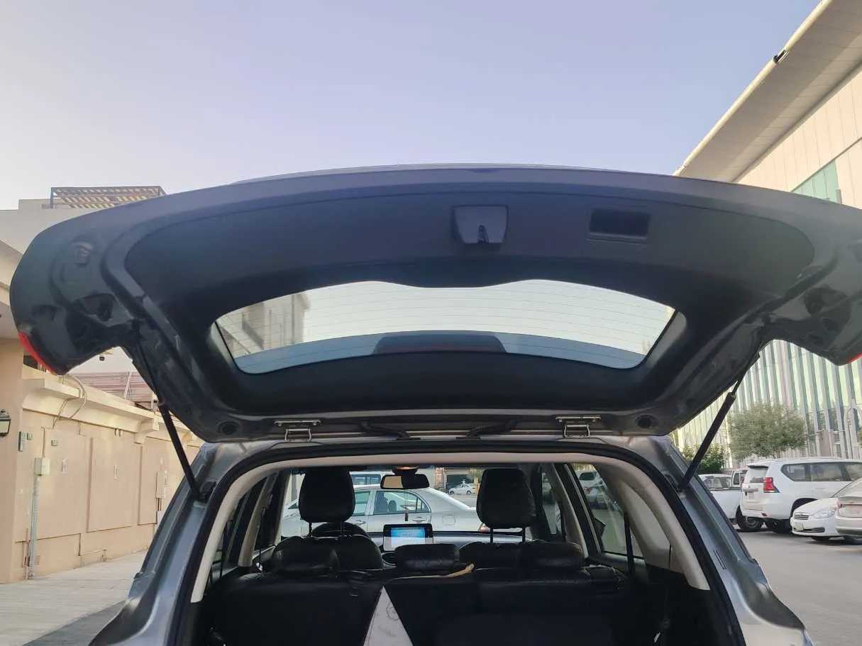 Car image 26