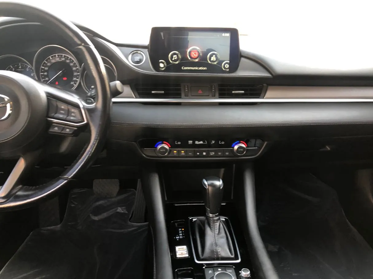Car image 18