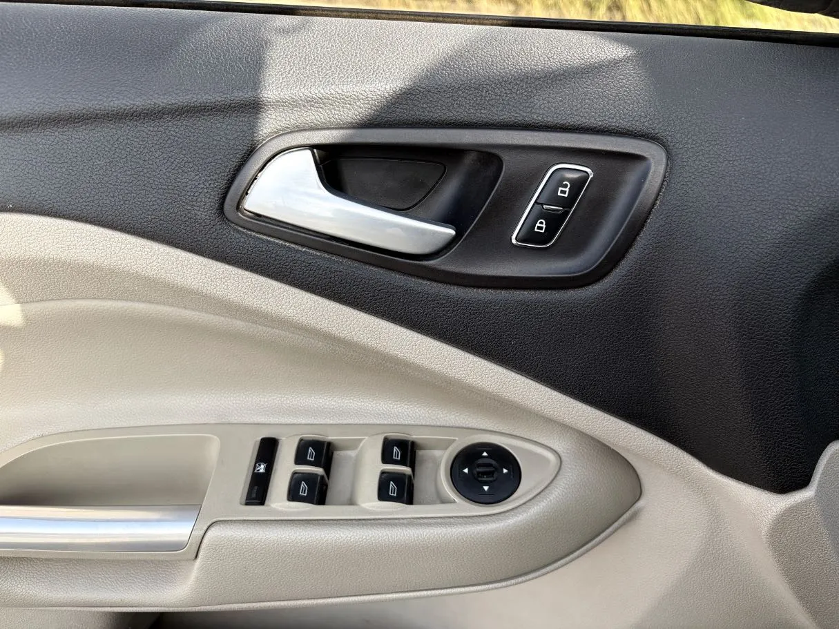 Car image 27
