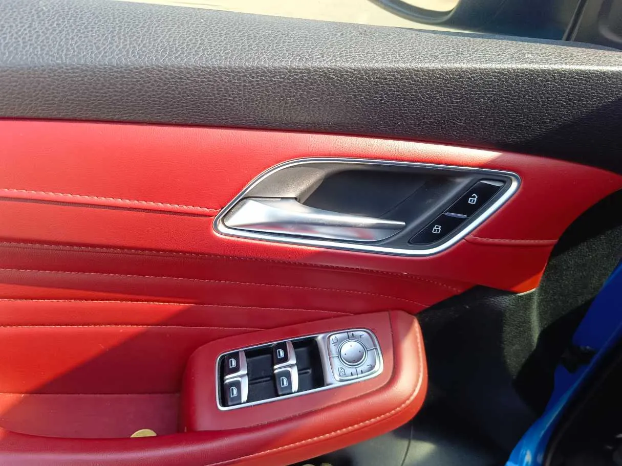 Car image 31