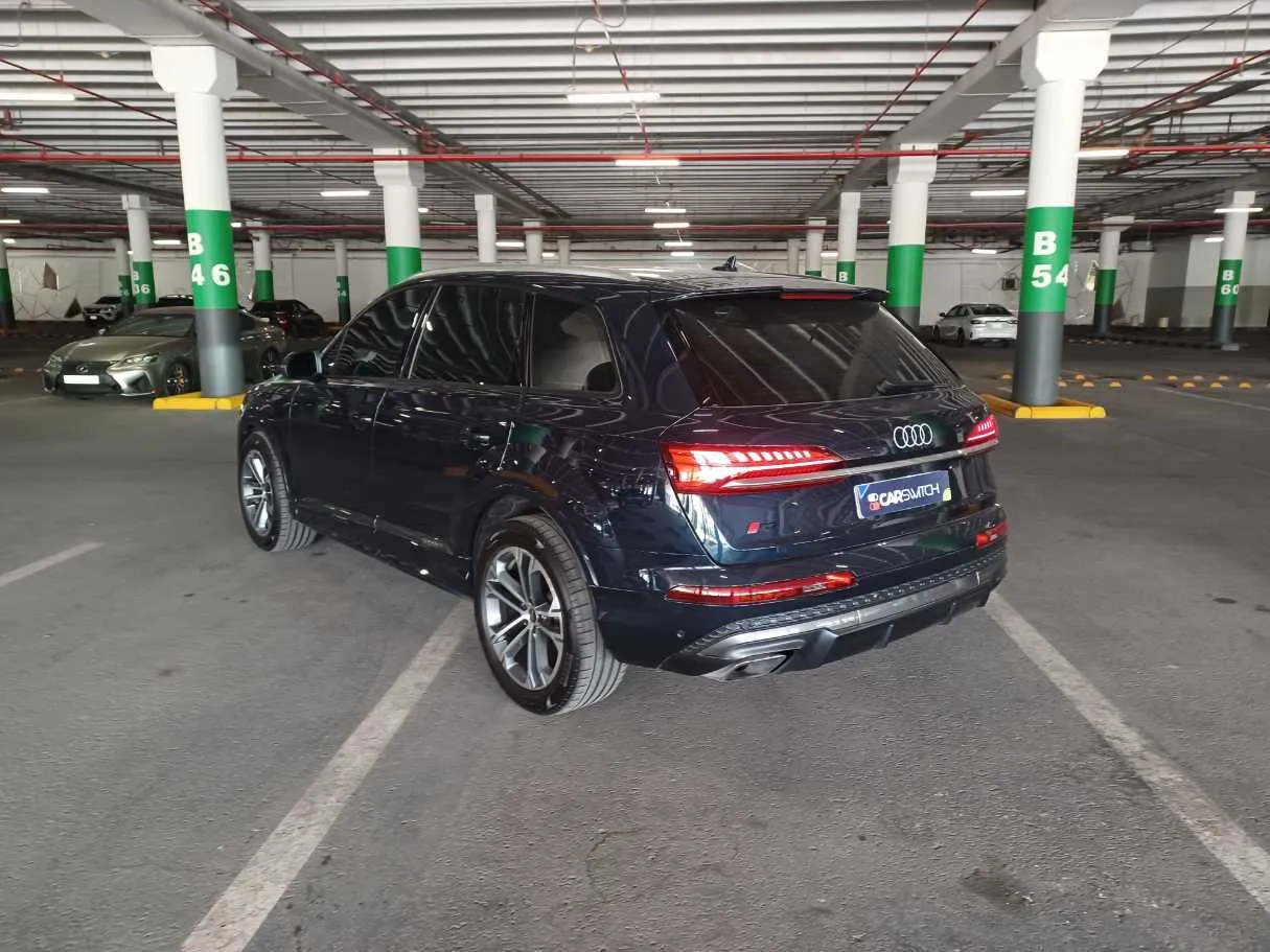 Car image 7