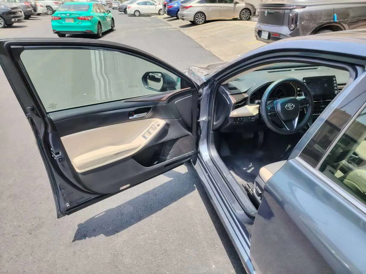 Car image 11